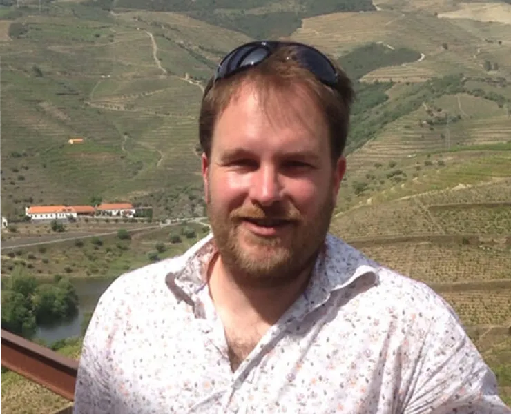 Dr. Alistair Nesbitt